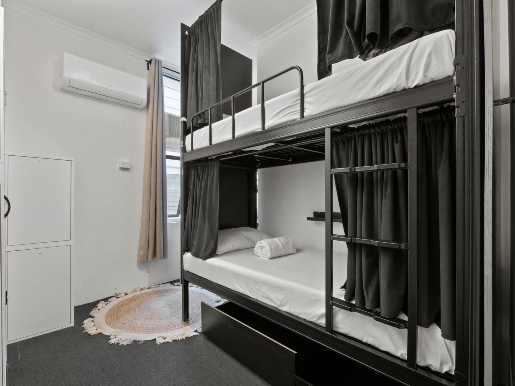 Mixed Pod Twin with Ensuite Bathroom